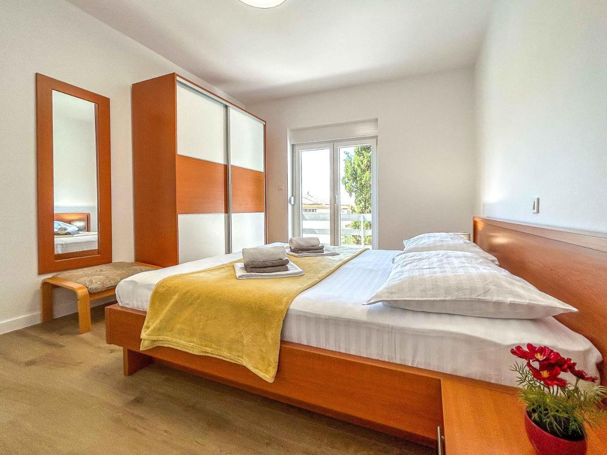 Apartmani Tatjana Novalja Exterior foto
